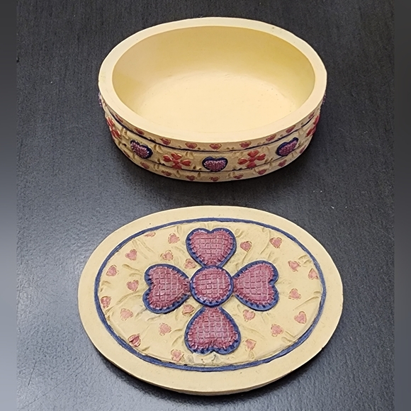 Vintage Dezine Ceramic Small Oval Heart Trinket Box - Picture 1 of 9